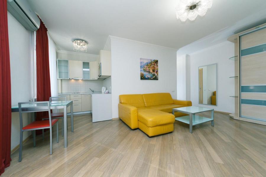 Househome Kyiv Exterior photo